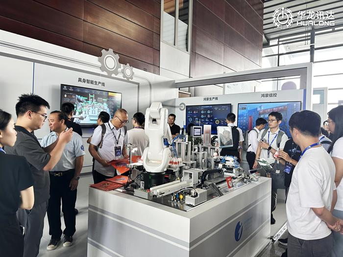 LC和具身智能工业机器人迎来“鸿蒙”底座pg电子首页华龙工鸿工业操作系统发布P(图1)